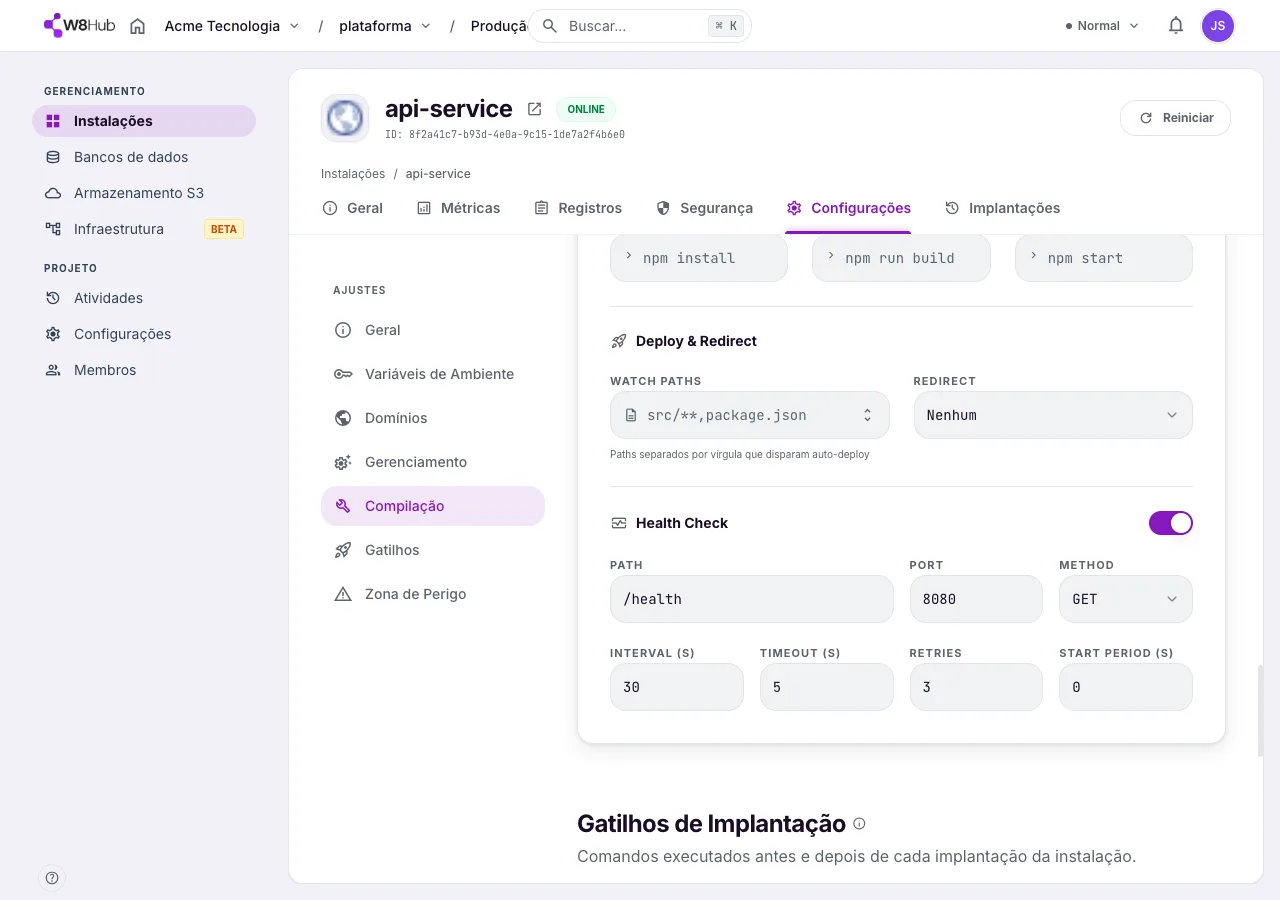 Seção Deploy & Redirect das Configurações de uma instalação na W8 Hub: campo Watch Paths com caminhos separados por vírgula que disparam o auto-deploy, ao lado do Redirect e do Health Check.